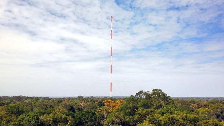 The Amazon Tall Tower (ATTO), torre de mediação atmosférica em Manaus utilizada pelos cientistas do projeto GoAmazon