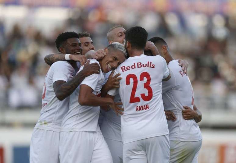 Bragantino supera o Vitória por 2 a 0 e abre 14 pontos de frente sobre o segundo colocado na Série B do Campeonato Brasileiro