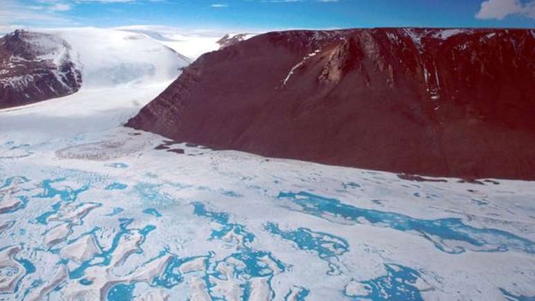 Amery, 3ª maior plataforma de gelo da Antártida, não produzia um iceberg tão grande como esse desde a década de 1960