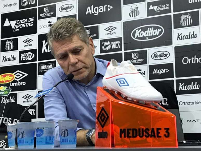 Paulo Autuori, em entrevista coletiva, nesta segunda-feira, no CT Rei Pelé (Foto: Arthur Faria)