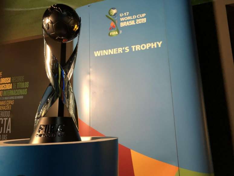 Taça do Mundial Sub-17 está exposta no Museu da Seleção Brasileira, no Rio de Janeiro (Foto:Fernando Torres / CBF)