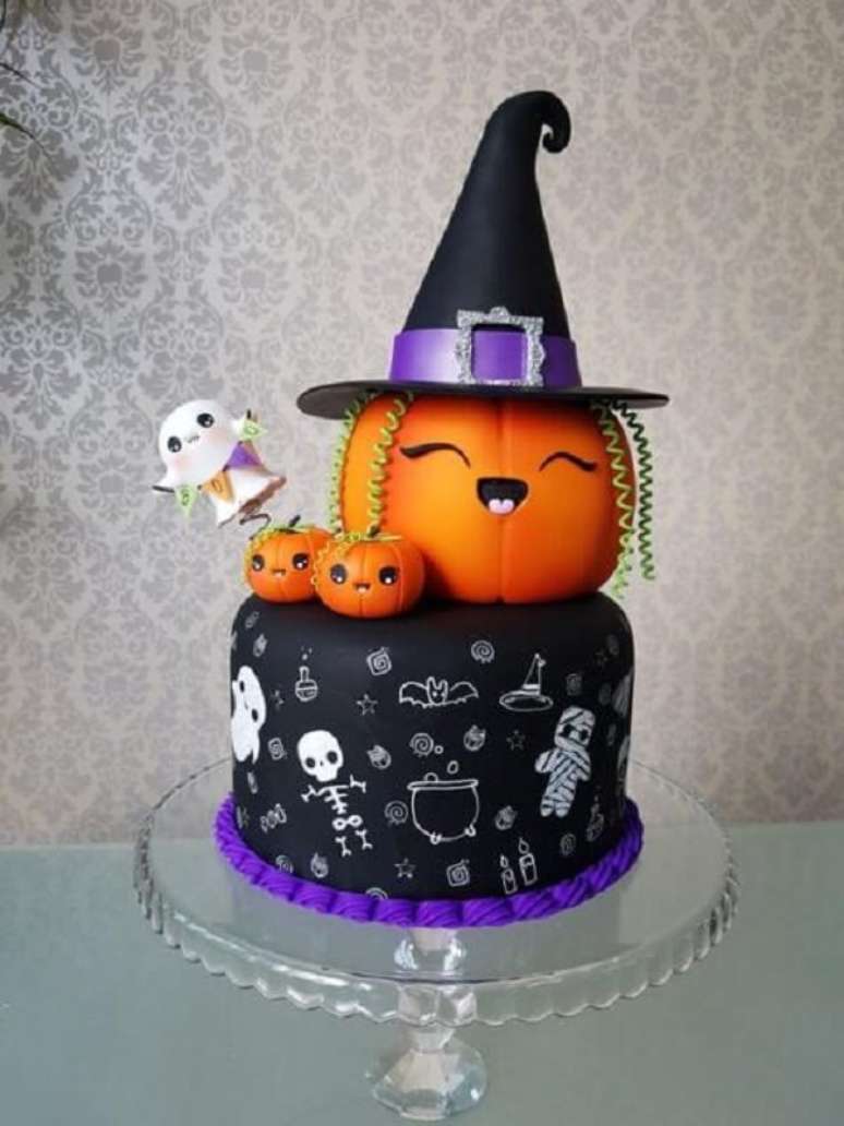 27. Bolo de Halloween feito com pasta americana. Fonte: Pinterest