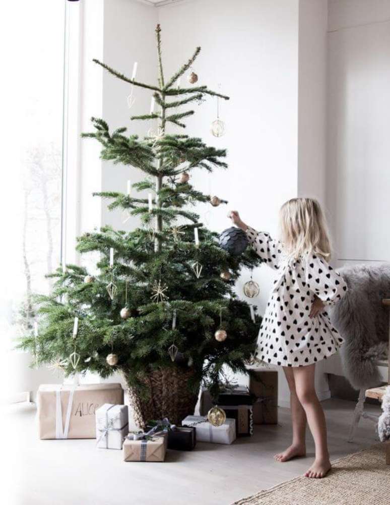 10. Fa&ccedil;a decora&ccedil;&atilde;o de natal para sala de estar simples e barata com detalhes lindos &ndash; Por: Pinterest
