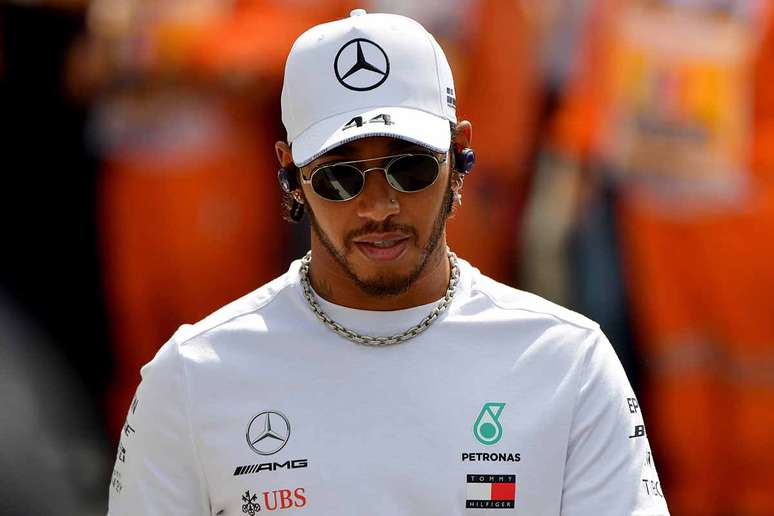 Hamilton diz que está “trabalhando duro” para estar no grid pilotando os carros de 2021