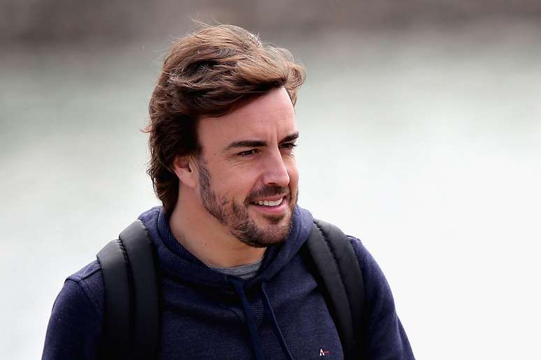 Com um Toyota Hilux, Alonso participa de testes para o Rally Dakar 2020