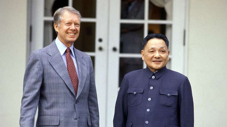 Deng Xiaoping firmou um acordo hist&oacute;rico com Jimmy Carter, ent&atilde;o presidente dos EUA, em 1979