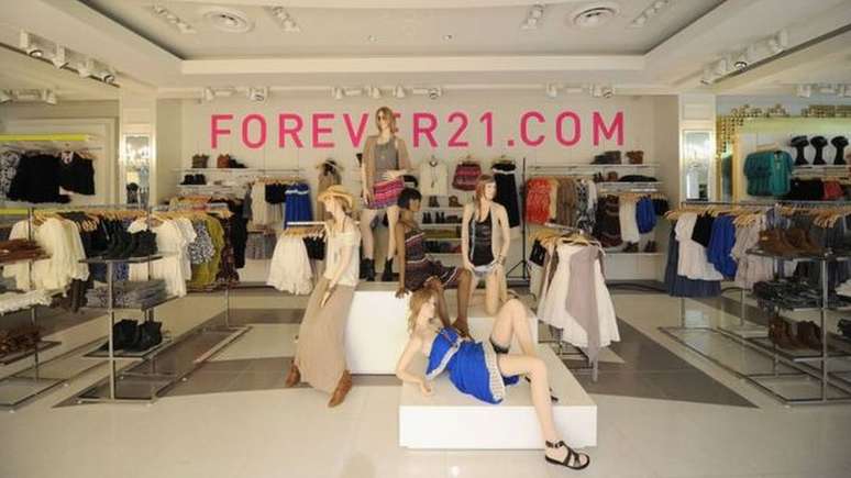 Um dos fatores que levaram à queda da Forever 21 é o crescimento das vendas online