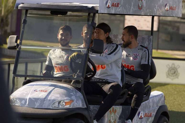 Os jogadores do Corinthians viajaram logo após treinar no CT (Foto: Daniel Augusto Jr. / Ag. Corinthians)