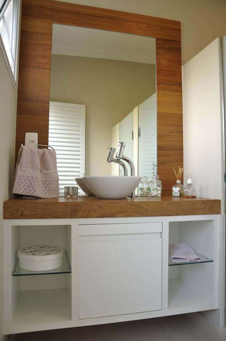 3. O balc&atilde;o para banheiro &eacute; interessante em muitos sentidos. Projeto de D&eacute;bora Maria Polastride