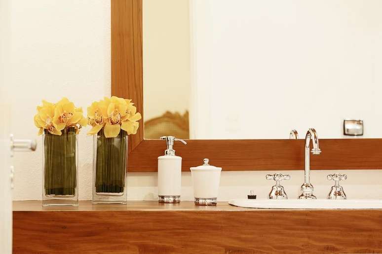 2. O balc&atilde;o para banheiro faz toda a diferen&ccedil;a. Projeto de Sesso & Dalanezi Arquitetura+Design