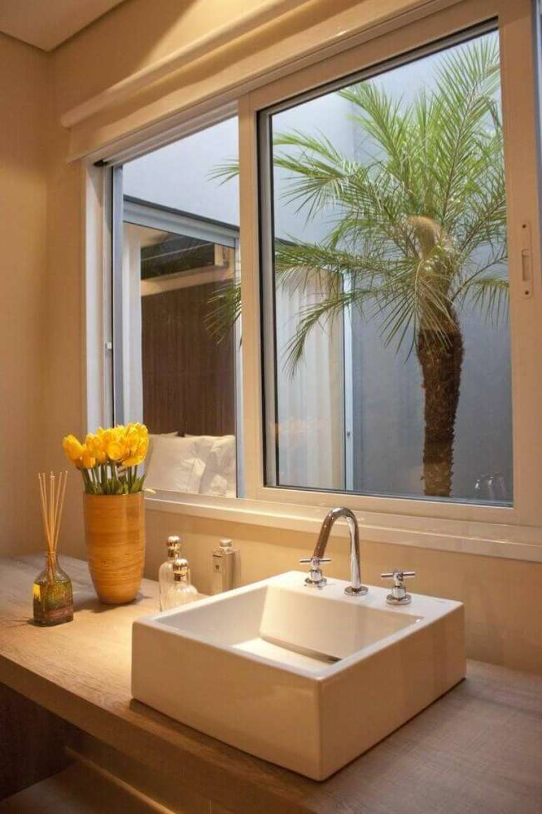 16. A cuba quadrada combina muito com o balc&atilde;o para banheiro. Projeto de Joel Caetano Paes