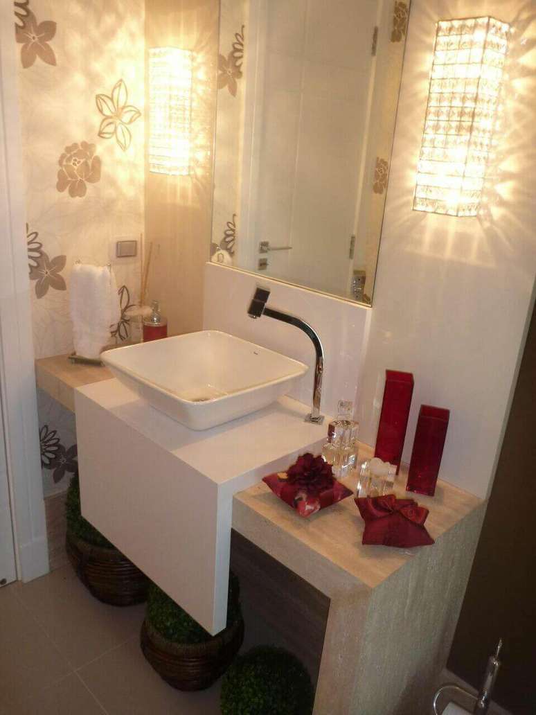 41. O design do balc&atilde;o para banheiro &eacute; sempre muito moderno.&nbsp; Projeto de Juliana Marodin