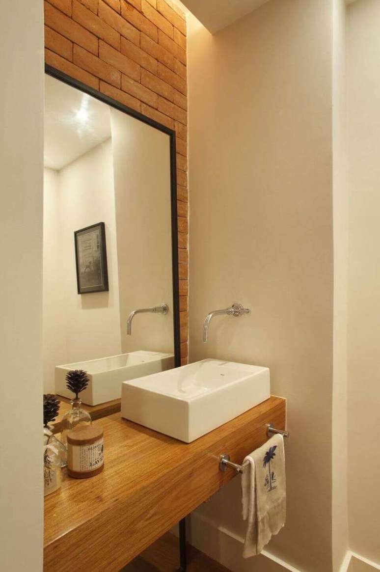 30. O balcão para banheiro pode ser posicionado de forma diferente em relação à cuba. Projeto de Escala Arquitetura