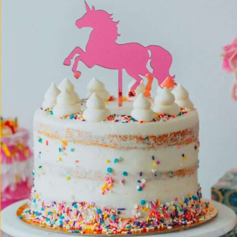 50. Topo de bolo unic&oacute;rnio de acr&iacute;lico &ndash; Por: Dessert Gallery