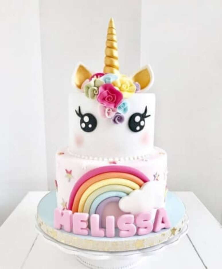 63. Bolo de anivers&aacute;rio unic&oacute;rnio com arco &iacute;ris &ndash; Por: Cake Talk