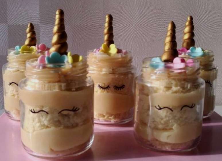 98. Bolo de pote de unic&oacute;rnio &ndash; Por: Pinterest