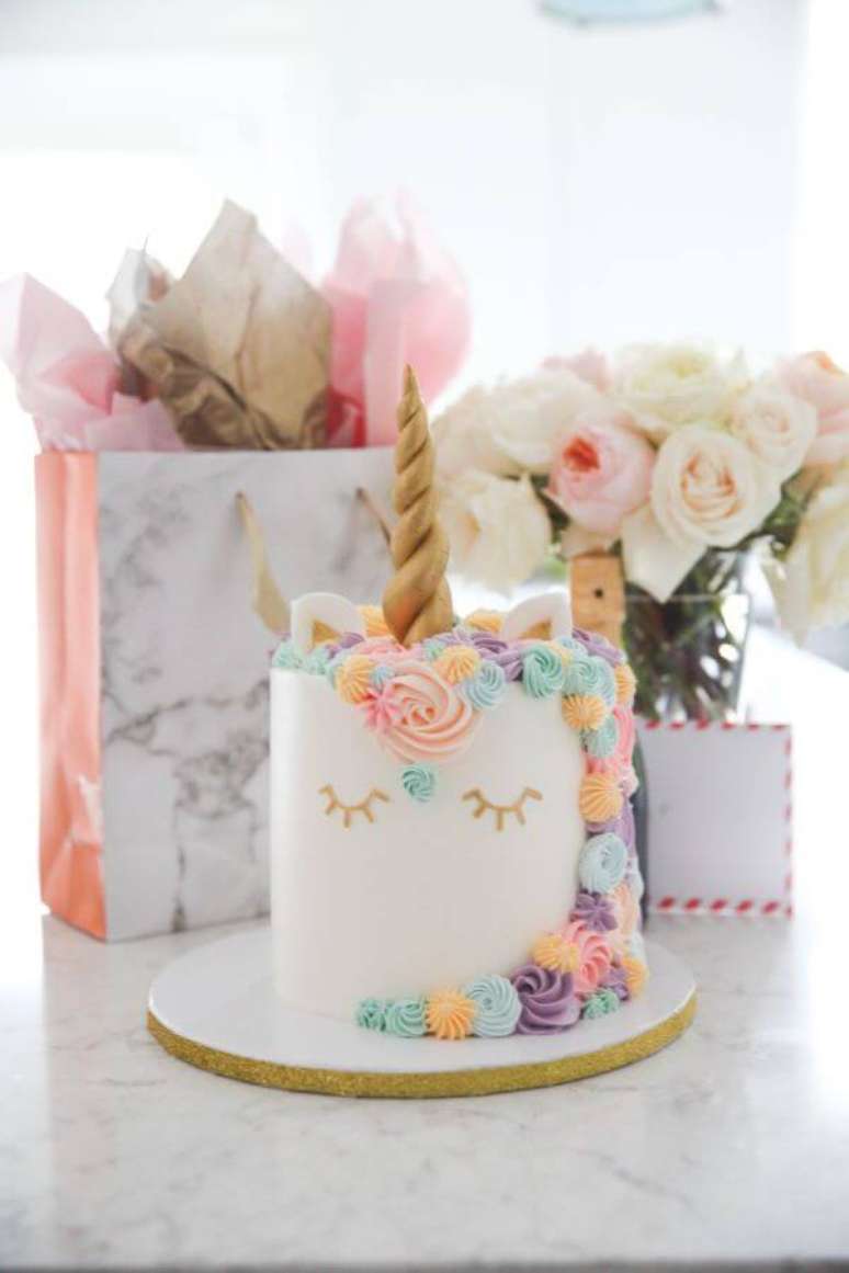 71. Bolo de unic&oacute;rnio colorido para festa &ndash; Por: Blue Birds Kisses