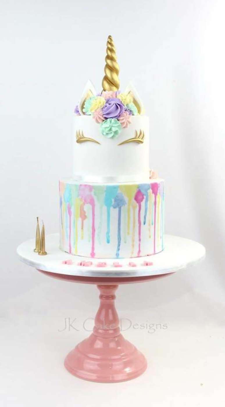 91. Use suas cores favoritas no bolo de unicórnio – Por: JK Design