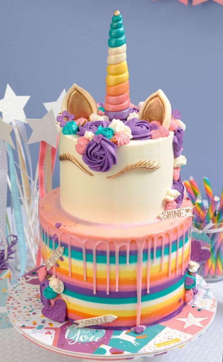7. O drip cake é uma das técnicas de confeitaria mais comuns do bolo de unicórnio – Por: Make it from your heart