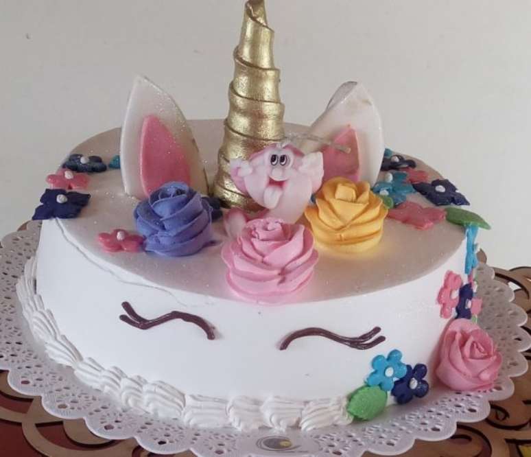 106. Bolo de unic&oacute;rnio redondo &ndash; Por: Pinterest