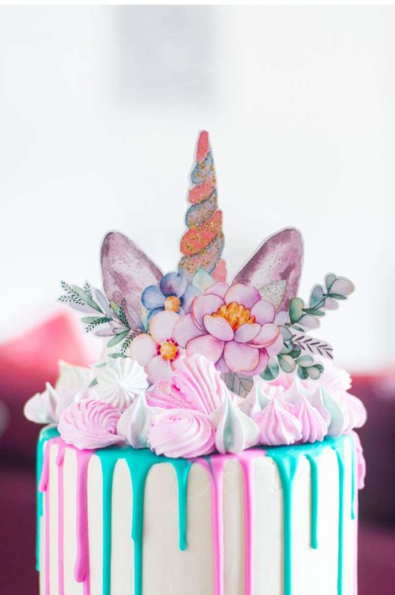 26. Topo de bolo unicórnio em tiffany e azul – Por: Be Nice Make Cake