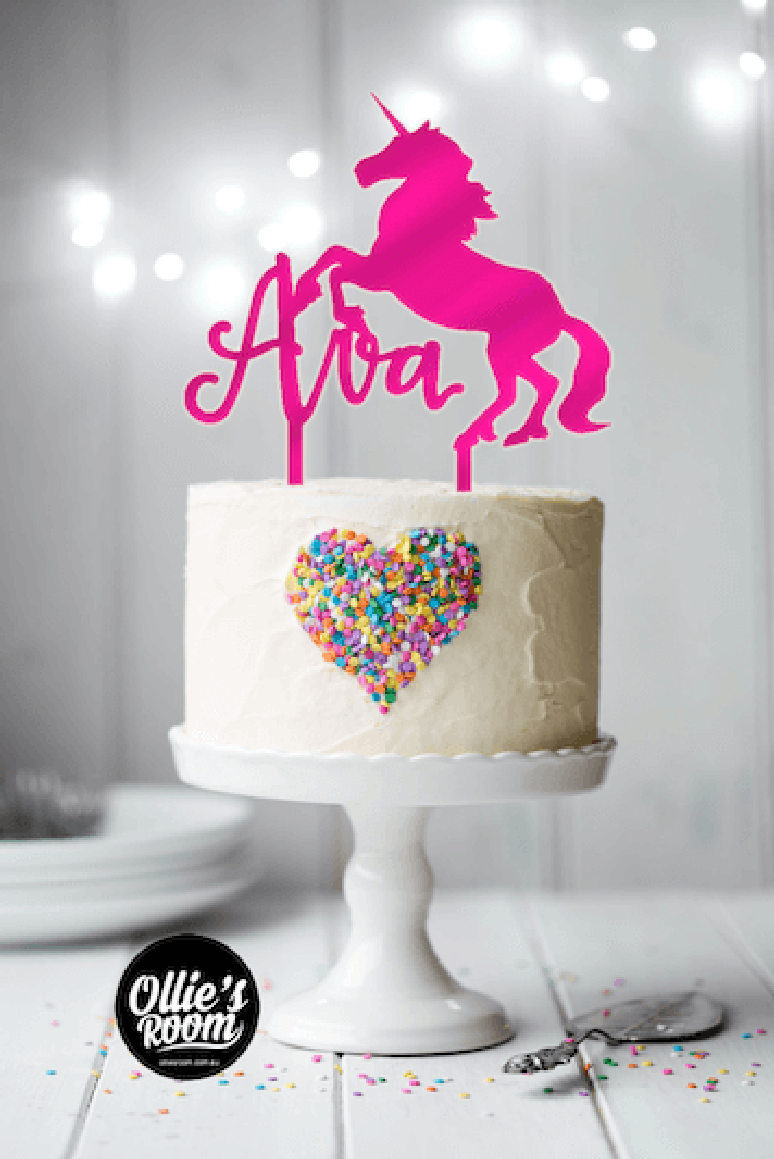 44. O bolo simples de unic&oacute;rnio &eacute; uma das melhores op&ccedil;&otilde;es para usar na festa de aniv&eacute;rsario de 1 ano &ndash; Por: Ollie&rsquo;s Room