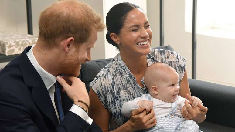 Na primeira saída oficial de Archie, Meghan e Harry levaram o bebê para um encontro com Desmond Tutu, vencedor do Prêmio Nobel da Paz