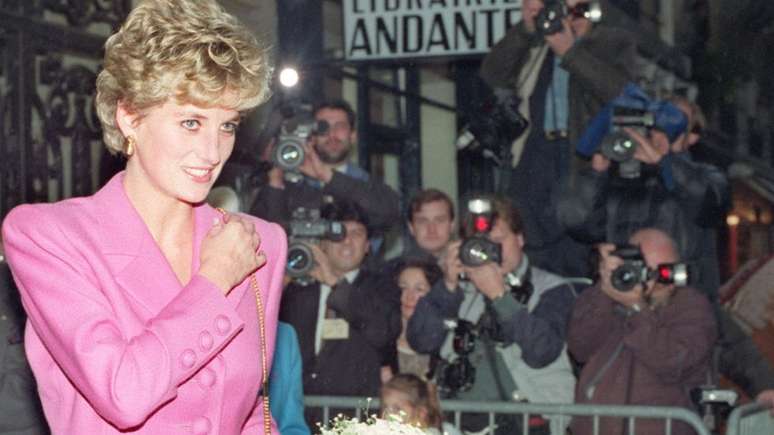 'Onde quer que ela fosse, havia enormes quantidades de jornalistas e fotógrafos cobrindo todos os seus movimentos', diz jornalista sobre Diana