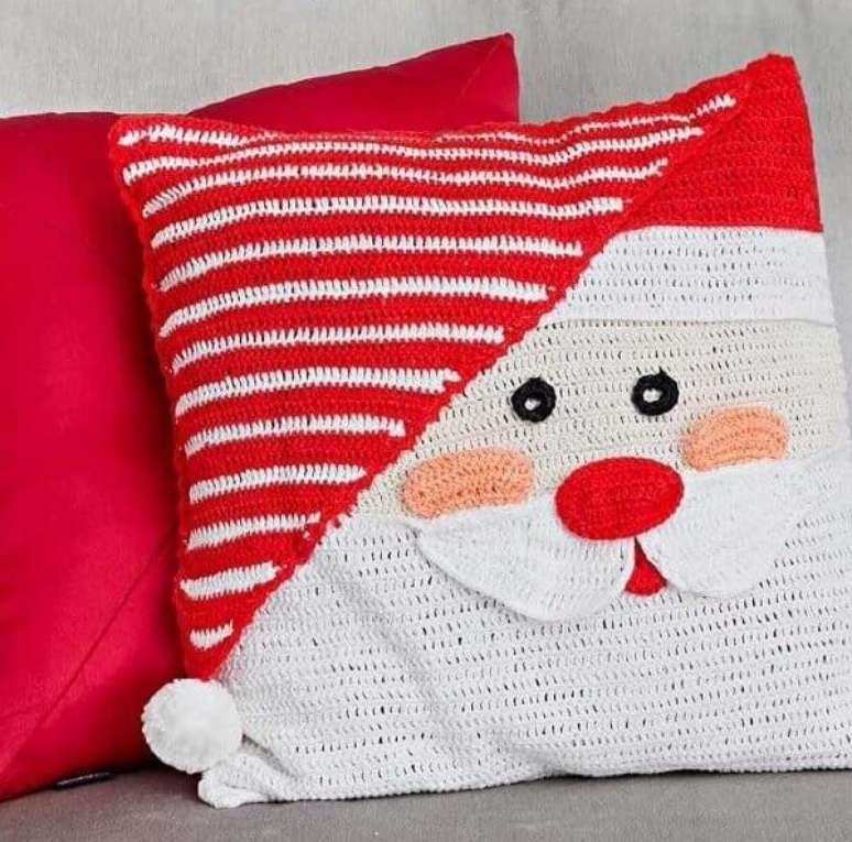 41. Almofadas de Natal podem ser feitas de crochê. Fonte: Pinterest
