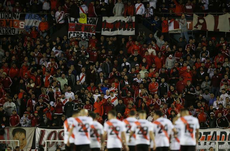 River larga na frente do Boca na Libertadores.