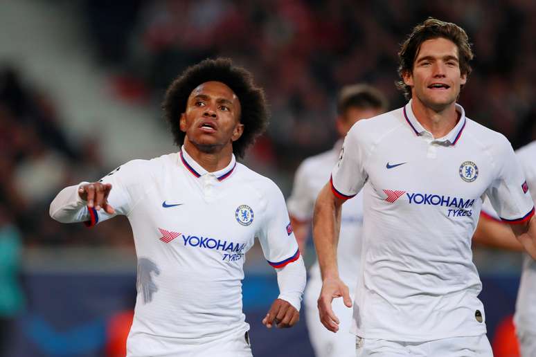 Willian marcou o gol da vitória do Chelsea.