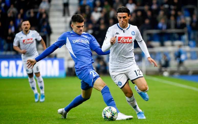 Napoli e Genk ficaram apenas no 0 a 0 na Bélgica (Foto: JOHN THYS/AFP)