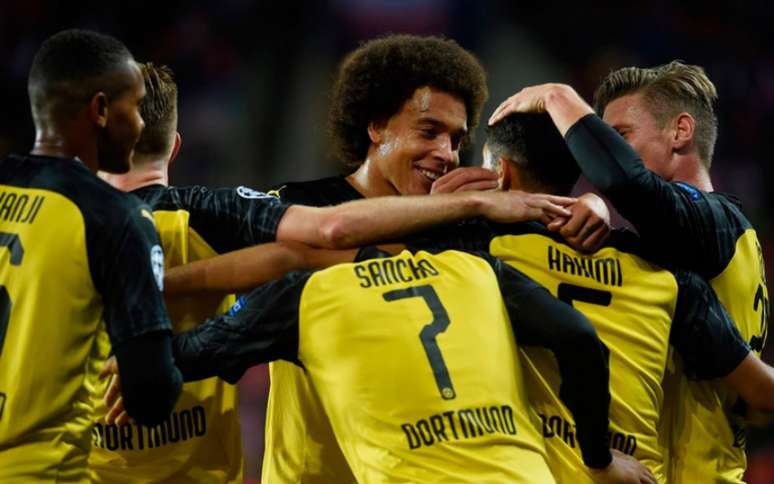 Dortmund conseguiu uma grande vitória fora de casa (Foto: Michal CIZEK / AFP)