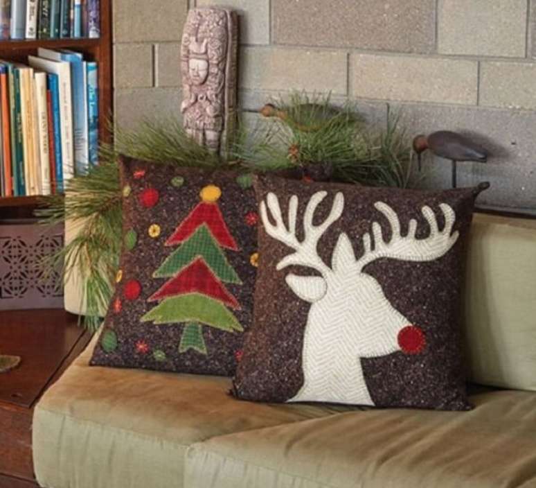 16. Almofada de Natal com estampas mescladas. Fonte: Pinterest