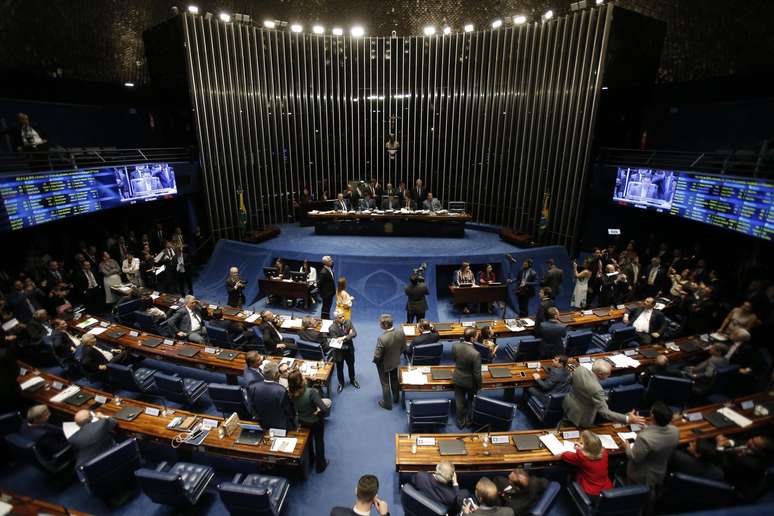 Senado aprova reforma da Previdência em primeiro turno.