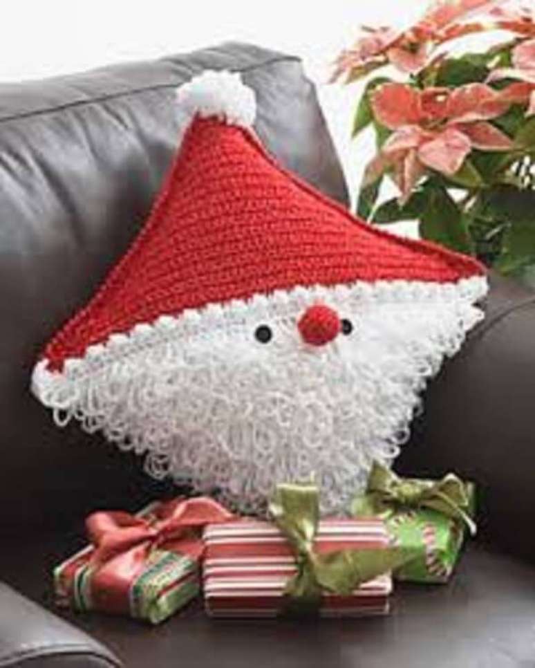 49. Invista em almofadas de natal feitas com crochê. Fonte Pinterest