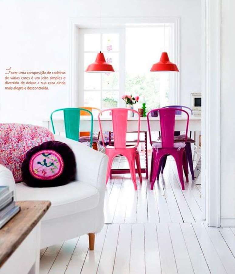 7. As cadeiras coloridas para cozinha são lindas para decorar a sala de estar – Por: Casa da Valentina
