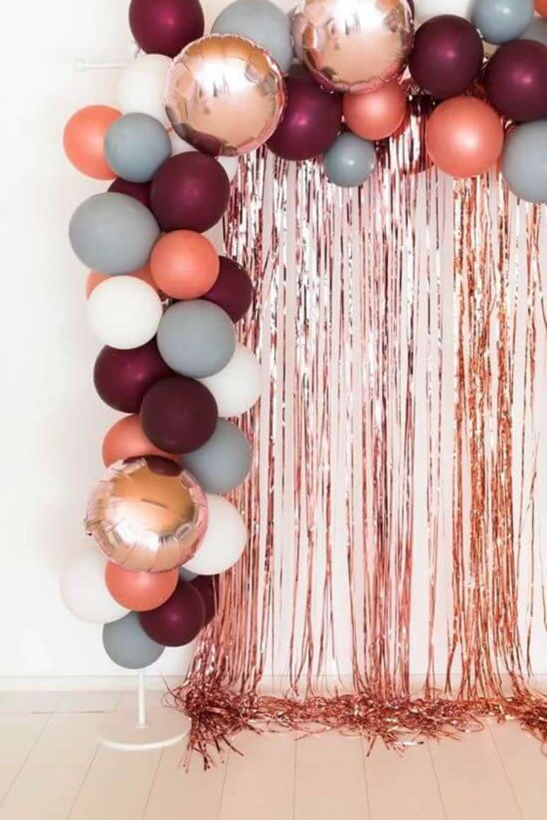 22. Cenário para fotos de festa de 18 anos com balões – Por: Dicas Práticas