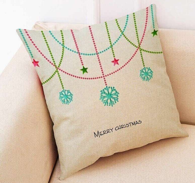 58. Decore a casa com almofadas de Natal feitas com tecido de juta. Fonte: Pinterest