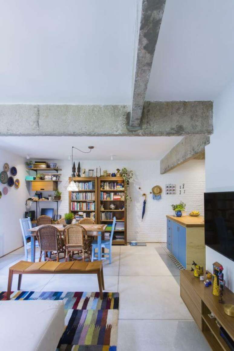 33. Misture diferentes tons com as cadeiras coloridas &ndash; Por: Pagama Arq Design