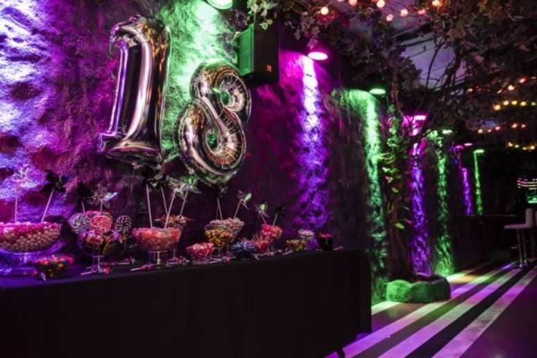 49. A festa de 18 anos é conhecida por uma balada incrível – Por: Unique