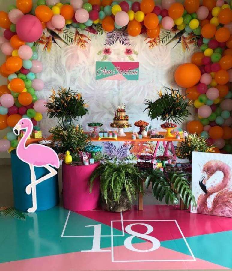 Ideias para festa de 18 anos feminino - Montando Minha Festa  Bolos de  aniversário de flores, Decoração do bolo de aniversário, Festa de  aniversario decoracao