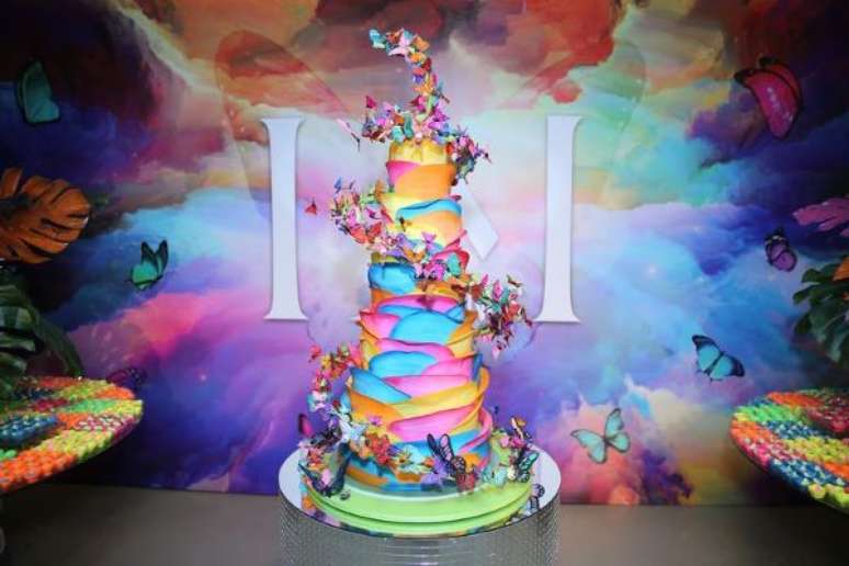 55. A festa de 18 anos da festa da Larissa Manoela era colorido e maravilhosa – Por: Caras