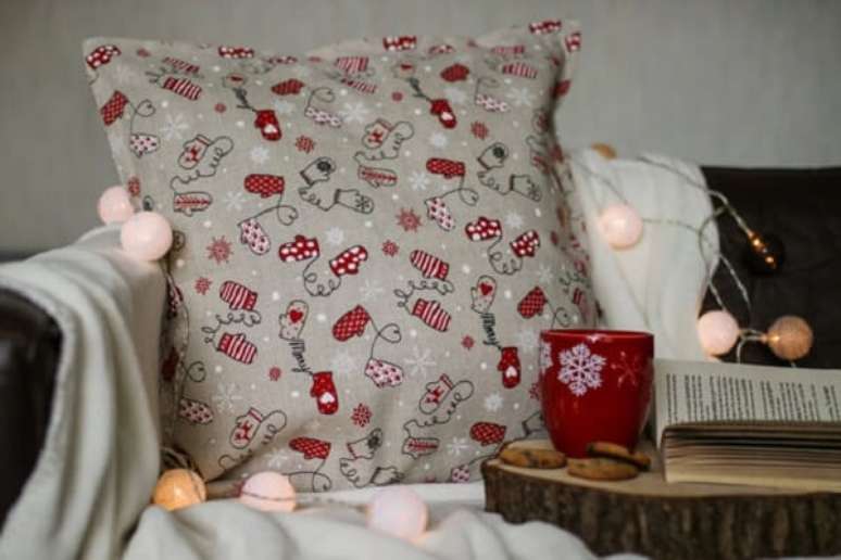 68. Compre almofadas de Natal com estampa divertida. Fonte: Pinterest