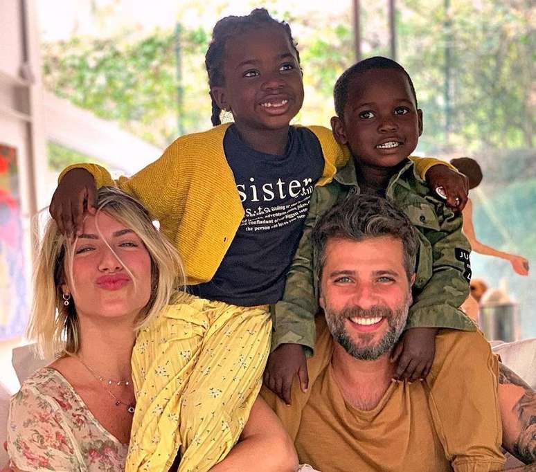Em 25 de julho de 2019, Bruno Gagliasso e Giovanna Ewbank anunciaram a adoção de Bless Ewbank Gagliasso, menino de 4 anos nascido no Malawi, como novo membro de sua família. O garoto passou a ser irmão de Titi, 6, filha mais velha do casal, adotada no mesmo país.  