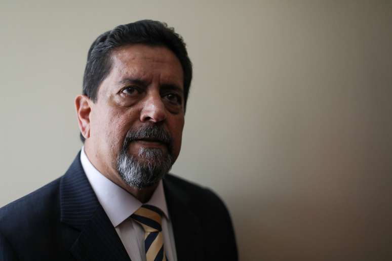 Edgar Zambrano &eacute; fotografado ap&oacute;s entrevista &agrave; Reuters, em Caracas
02/10/2019
REUTERS/Manaure Quintero