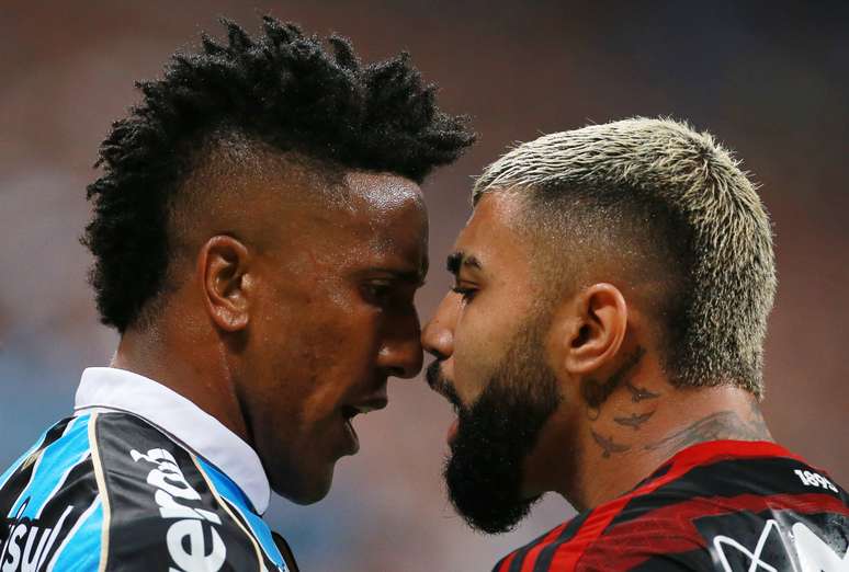 Bruno Cortez e Gabigol discutem durante duelo entre Grêmio e Flamengo.