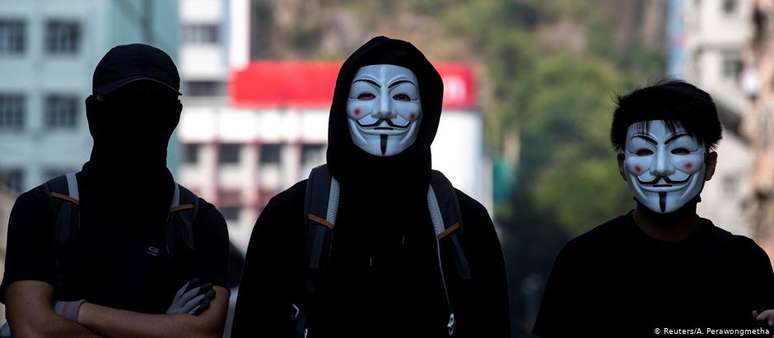 Máscaras, um dos símbolos dos protestos, podem ser banidas