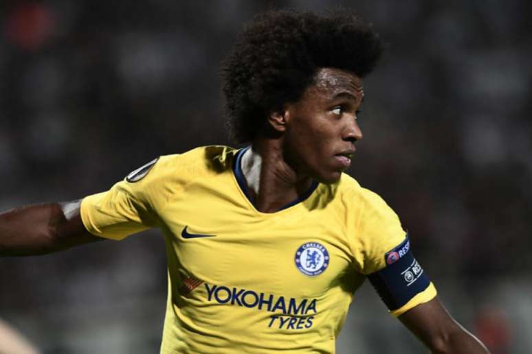 Willian é um dos principais jogadores do atual elenco do Chelsea (Foto: Sakis Mitrolidis/AFP)