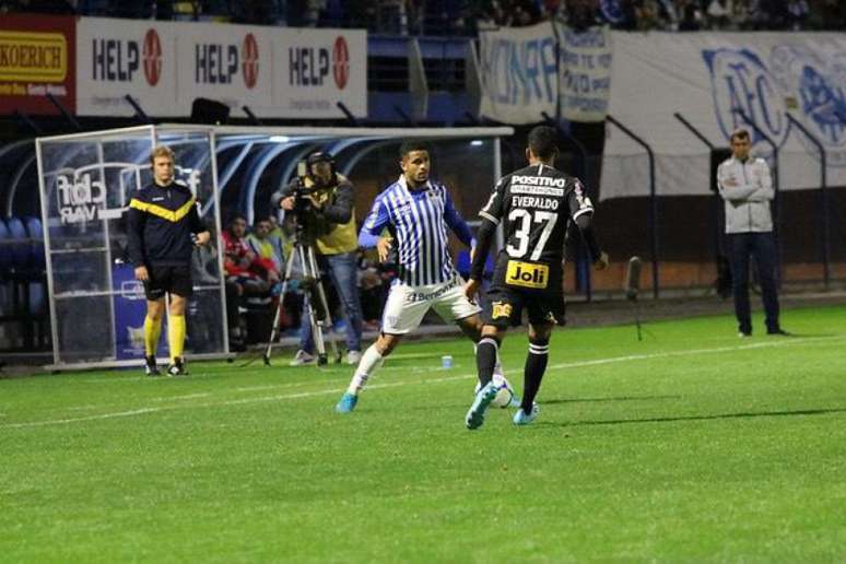 Léo quer vitória do Avaí contra o CSA (Foto:Divulgação / Avaí)